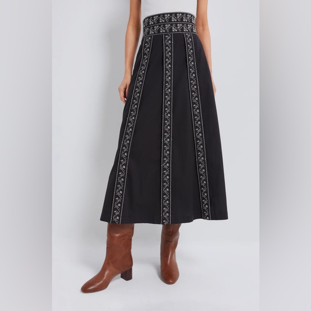 Tuckernuck Jansen Skirt 
Embroidered Midi 
Size XS